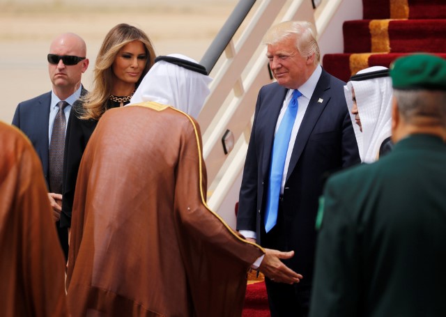 Tiết lộ những nghi lễ 'chưa có tiền lệ' Saudi Arabia dành đón Tổng thống Mỹ Donald Trump ảnh 1